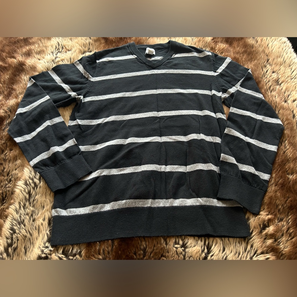 Old Navy Boys Black & Gray Striped Crew Neck Sweater – Size Medium, Preloved